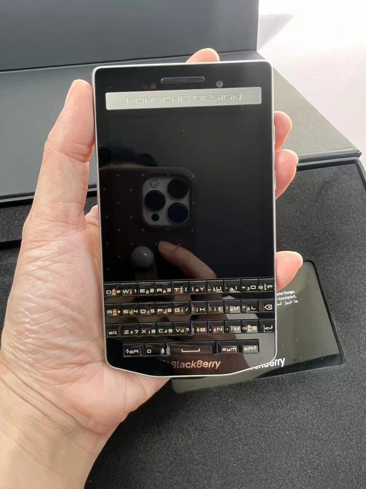 NEW BlackBerry Porsche Design P'9983 2+ 64GB unlocked luxury smart phone - Image 3 of 4