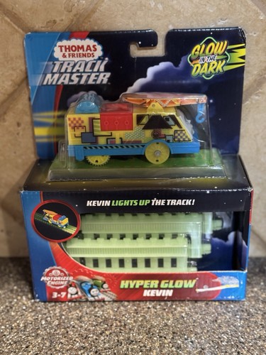 HYPER GLOW KEVIN TrackMaster GLOW IN THE DARK TRACK Motorized Engine THOMAS New - Picture 2 of 4