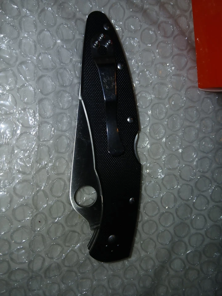 Cuchillo negro Spyderco acero inoxidable VG10 mango G10 Foto 3 de 4