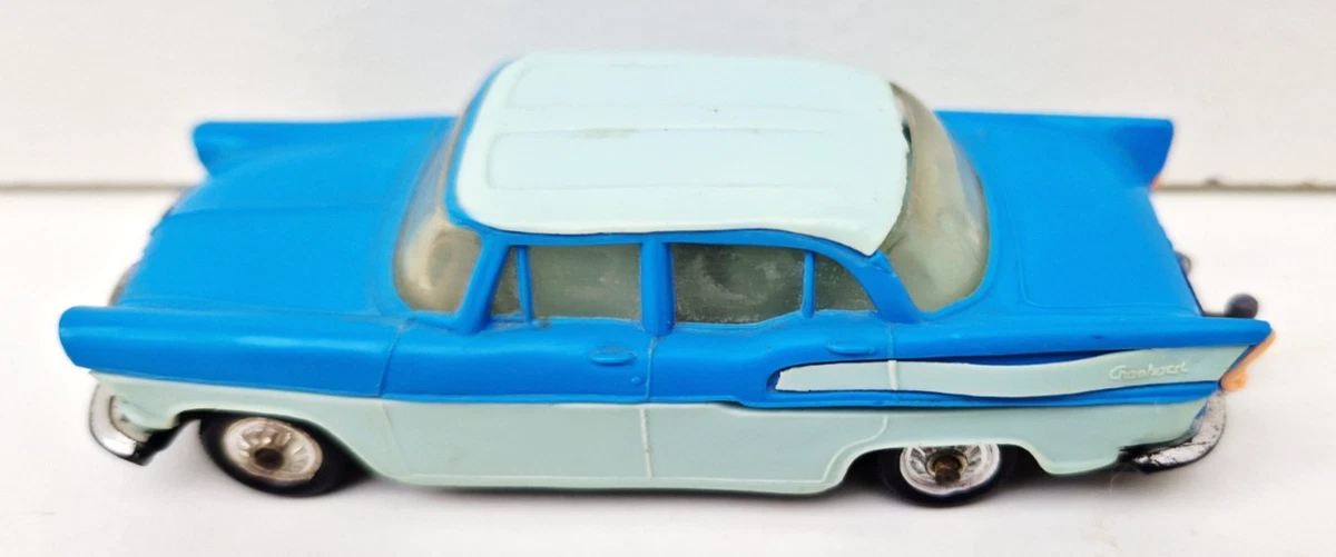 DINKY TOYS 24K SIMCA CHAMBORD 2 TONS DE VERT EN BOITE D'ORIGINE