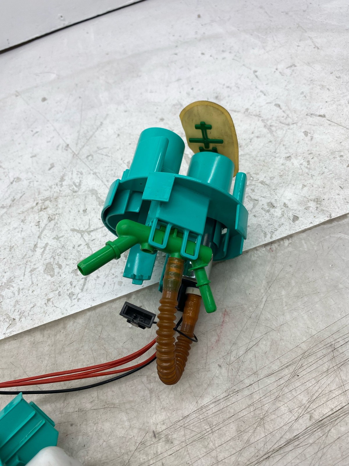2019-2023 ASTON MARTIN VANTAGE OEM 4.0L RWD TANK MOUNTED FUEL PUMP ASSEMBLY