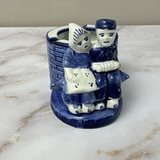 Delft Holland Blue White Dutch Man & Woman Courting Couple Ashtray 167