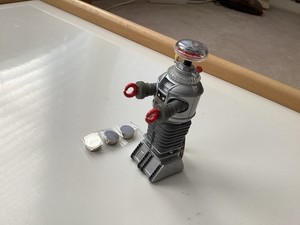 1997 Lost in Space B-9 Talking Robot Keychain (Battery Included)