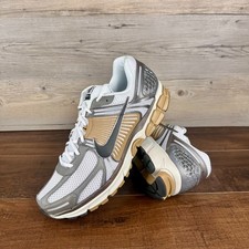 Nike Zoom Vomero 5 Metallic Pewter Mens Size 10 Beige Medium Ash FJ4151 006