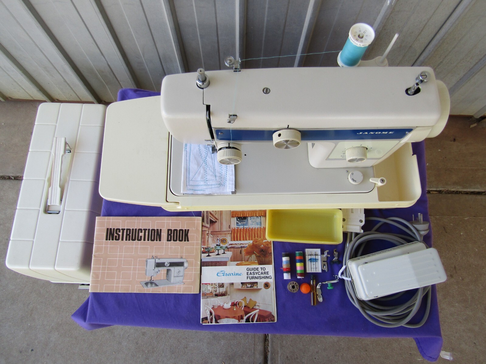 JANOME ZigZag Sewing Machine Electric Foot Control Twin Needle Vintage