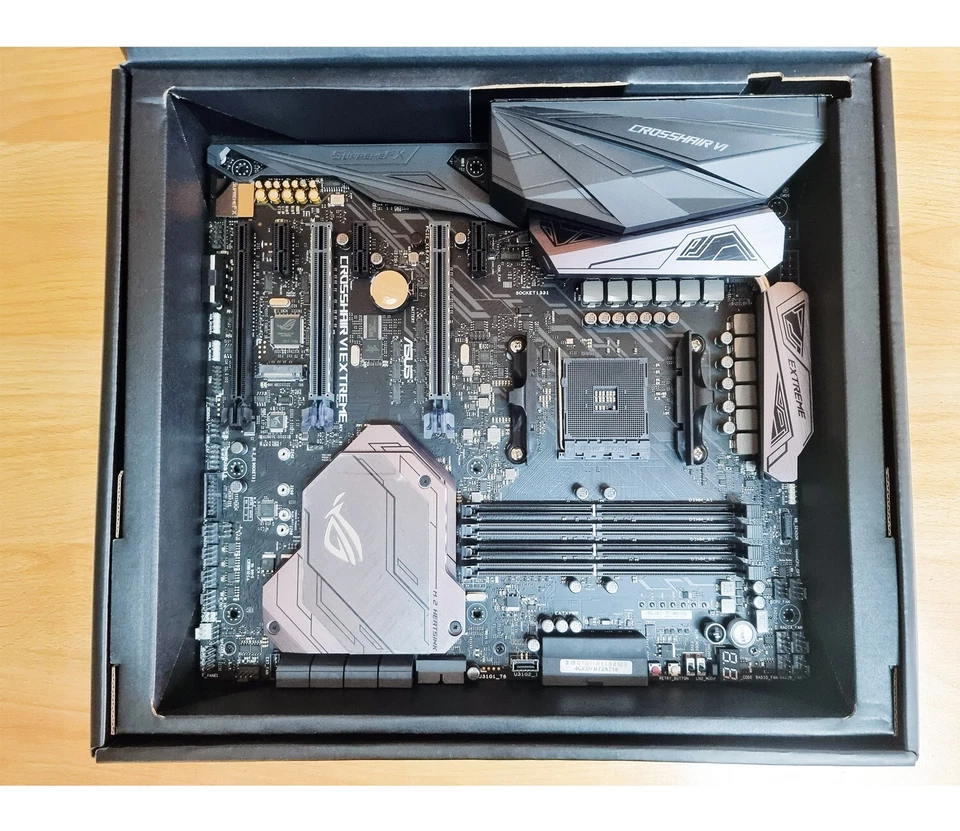ASUS ROG Crosshair VI Extreme AMD X370 Sockel AM4 E-ATX Mainboard (90MB0UD0-M0E) - Bild 4 von 4