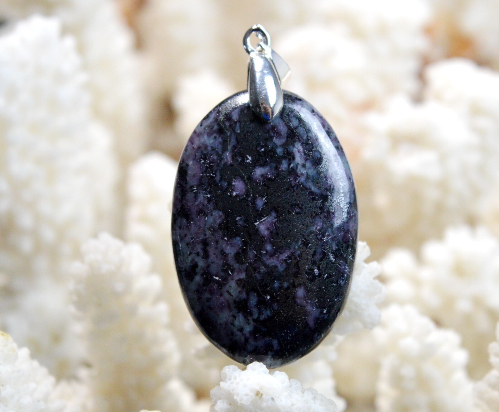 Kämmerérite séraphinite pendentif 61 carats - Pierre de sérénité naturelle d'Inde
