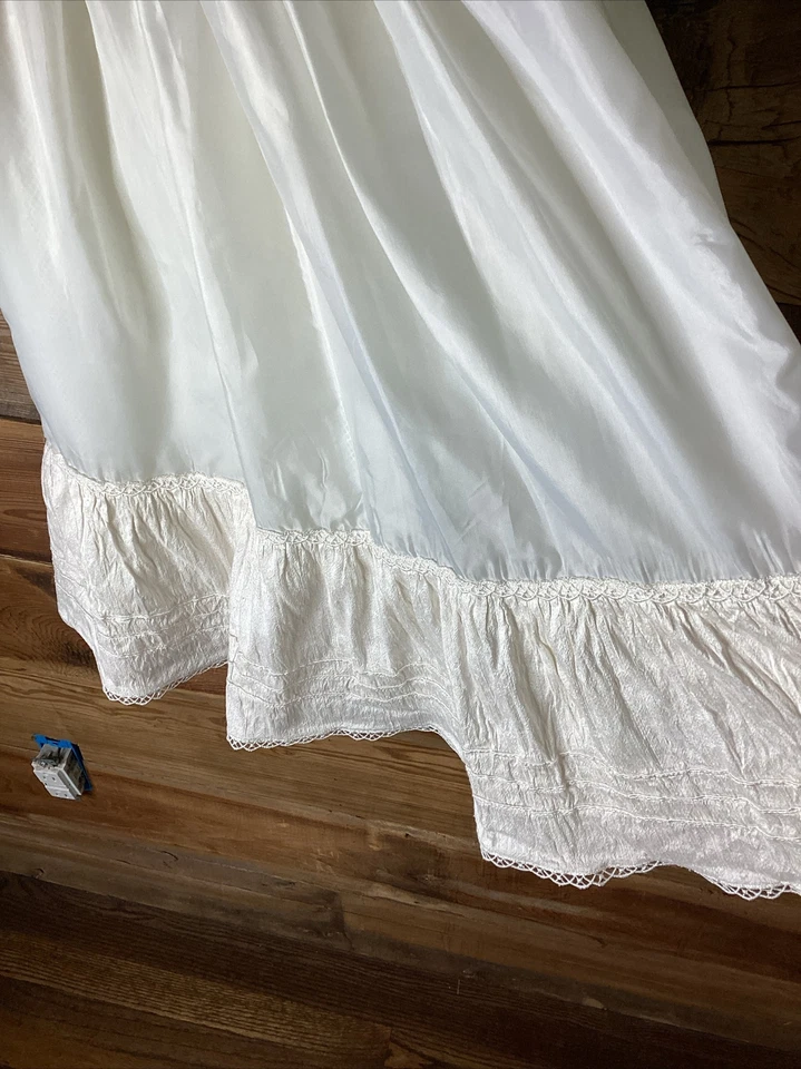 De colección Niñas Seda Encaje Dobladillo Marfil Enagua Deslizable Nylon Hecho a Mano Talla 4/5 Foto 3 de 4