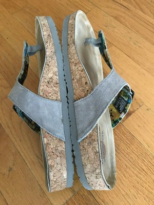 skechers granola pyramids
