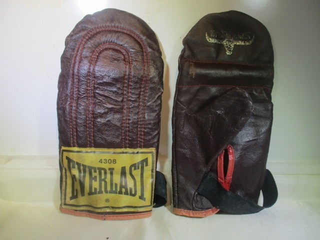 VINTAGE BOXING GLOVES-EVERLAST 4308 KIDS-LEATHER-9"TALLx4.5"-FREE SHIP 48 STATES