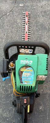 Weed Eater Excalibur Gas Hedge Trimmer 19 in Blade Anti-Vibration Handle Green