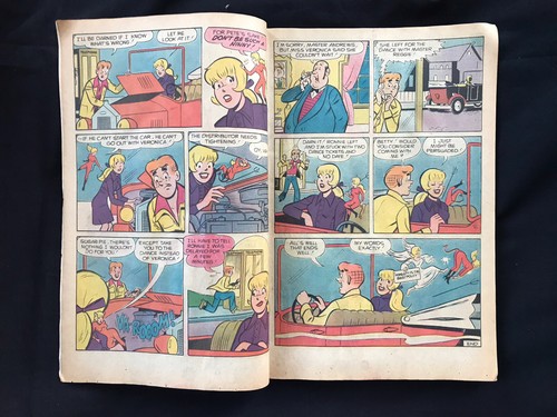 Archie Series Comic Book Betty And Me No. 77 1976 - Picture 2 of 3