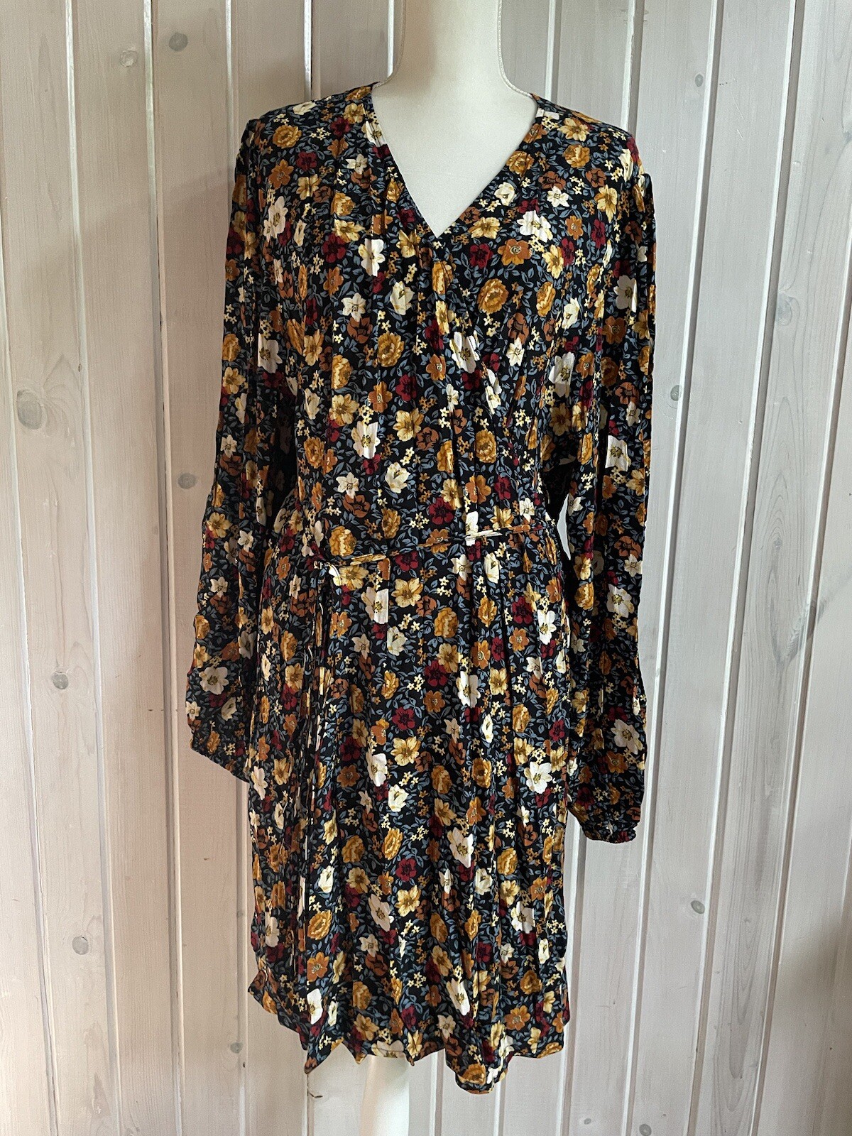 Forever 21 Wrap Dress Womens Size 3X Floral Long Sleeve NWT