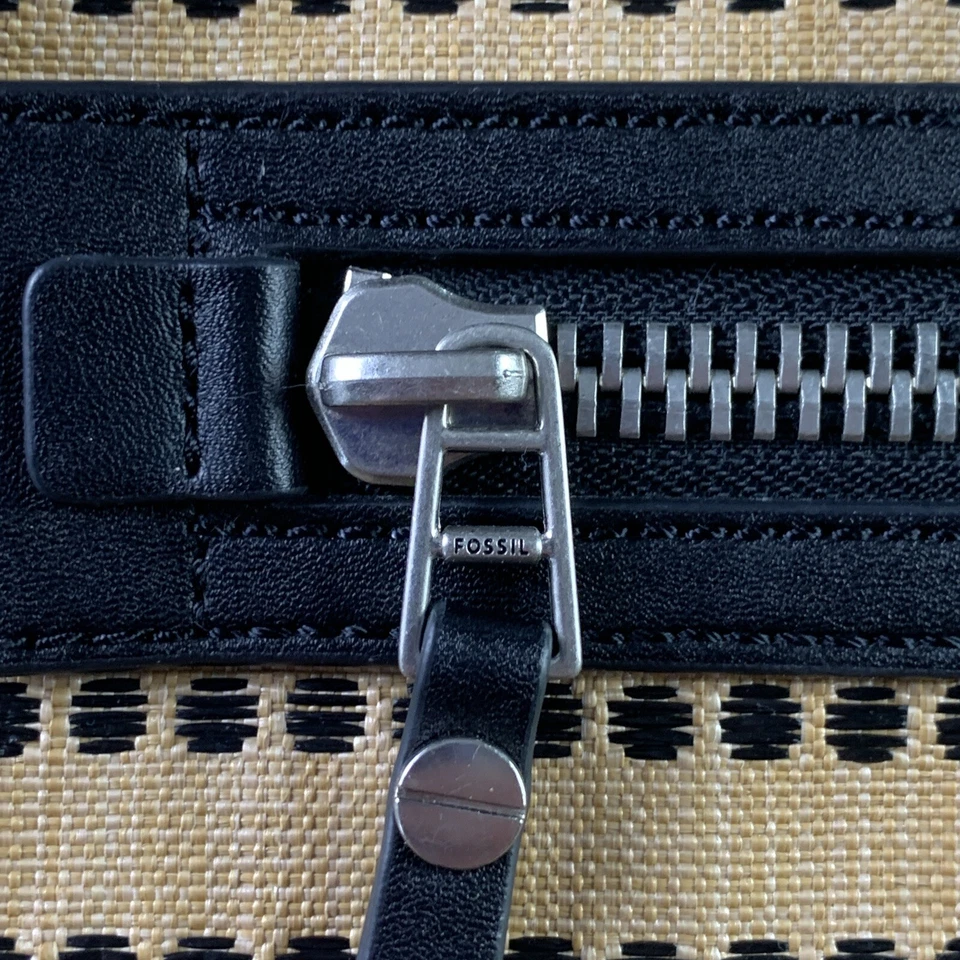 Cartera Fossil para mujer tostada negra plateada bandolera con correa para el hombro y puntos con cremallera Foto 4 de 4