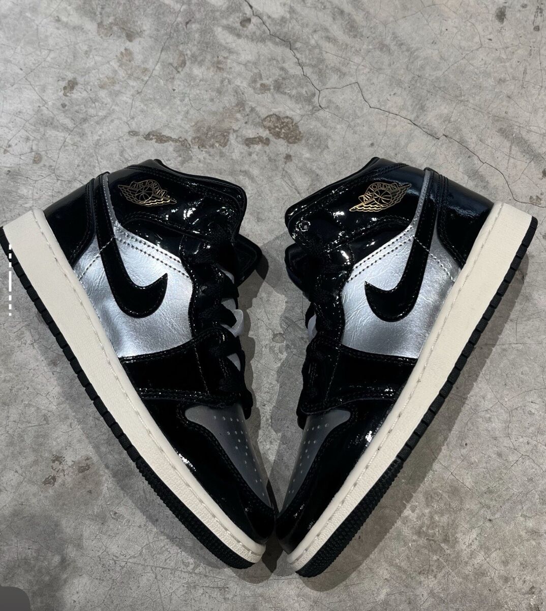 NEW Nike Air Jordan 1 Mid SE GS Sizes Black Metallic Gold