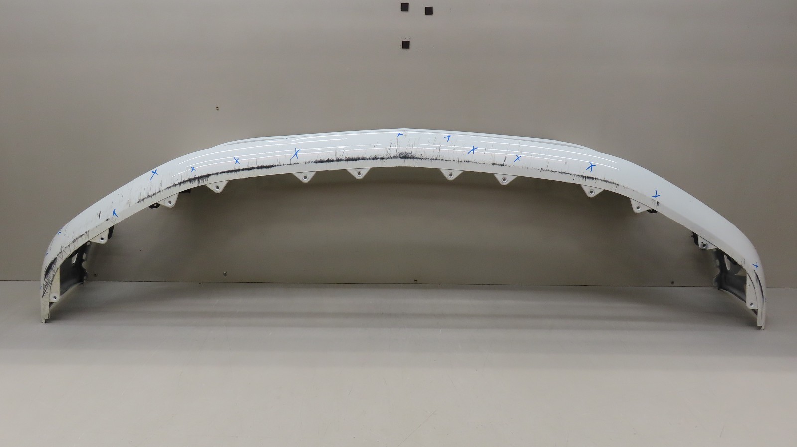 ..2020-2023 Bentley Continental GT front Bumper Cover  OEM 3SD807437