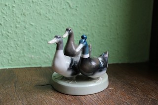 Antigua figura de porcelana pato patos Turingia