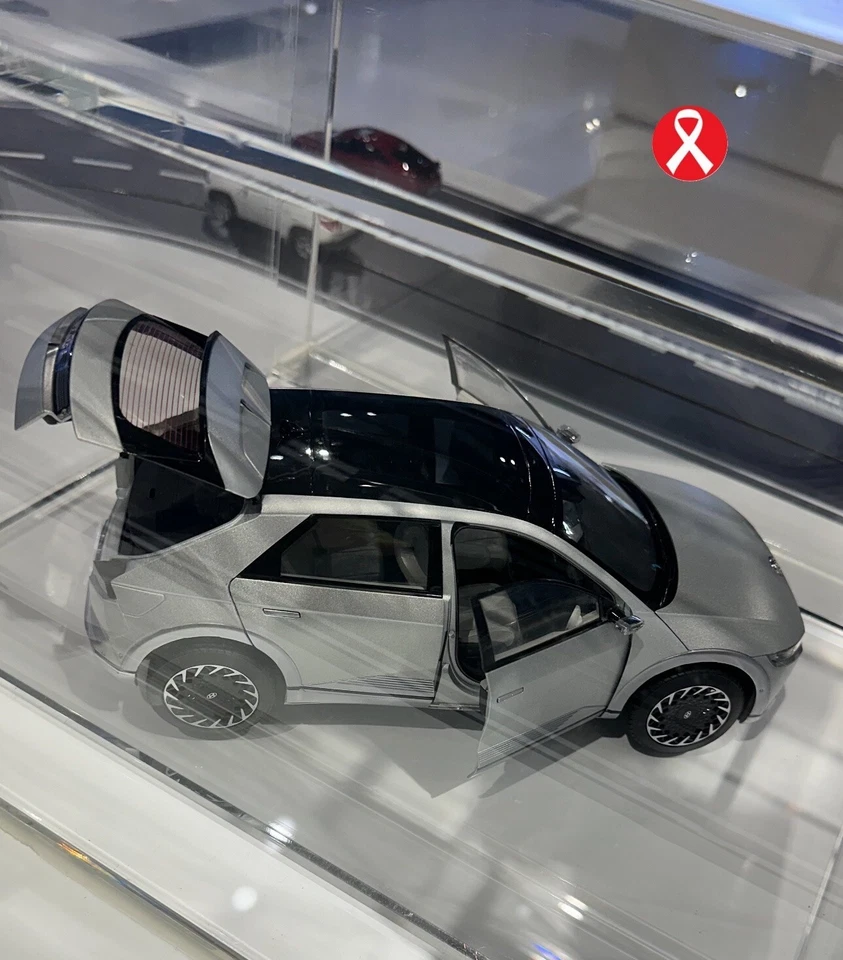 Hyundai IONIQ 5 matte Gold 1:18 Diecast - Image 3 of 4