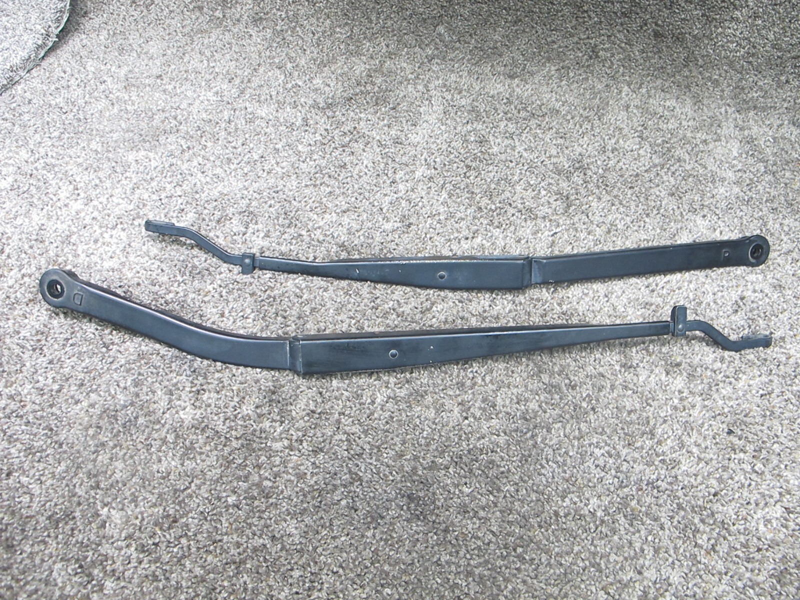 9296 LEXUS ES300 FRONT LEFT & RIGHT SIDE WINDSHIELD WIPER ARM SET OEM