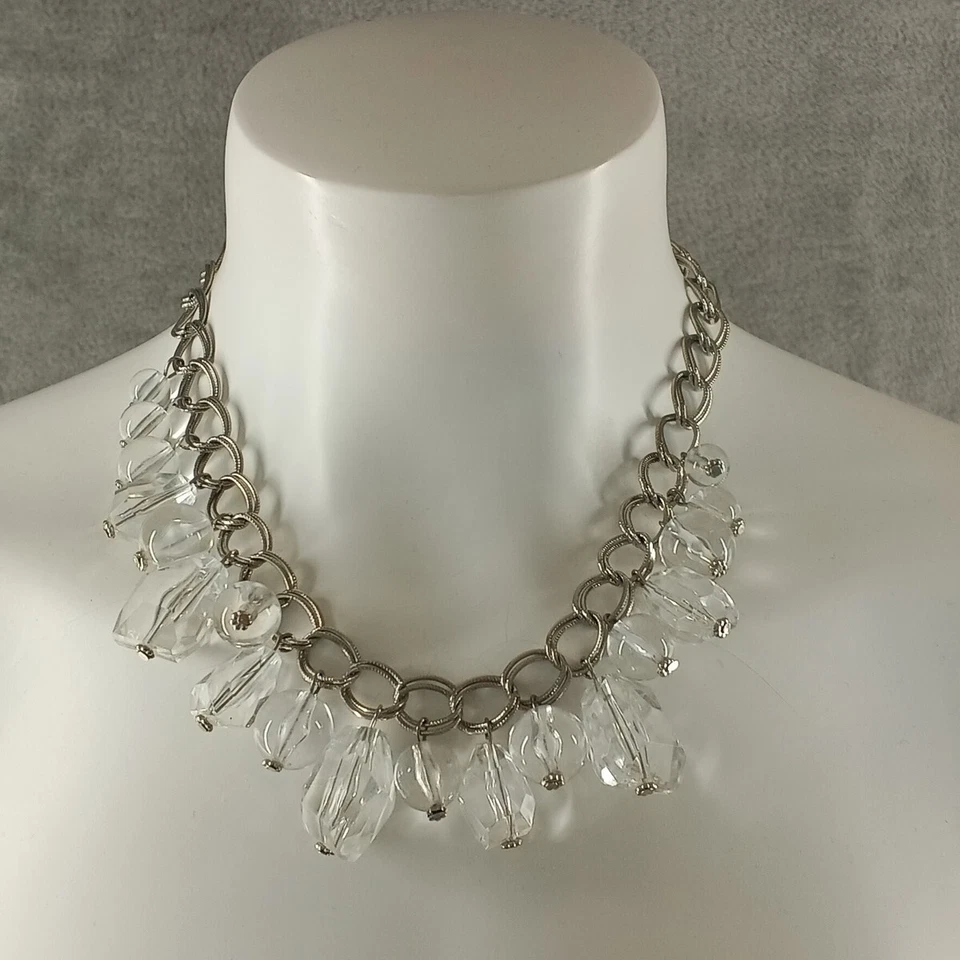 Collar llamativo de acrílico para mujer talla única plateado enchapado en latón Foto 4 de 4