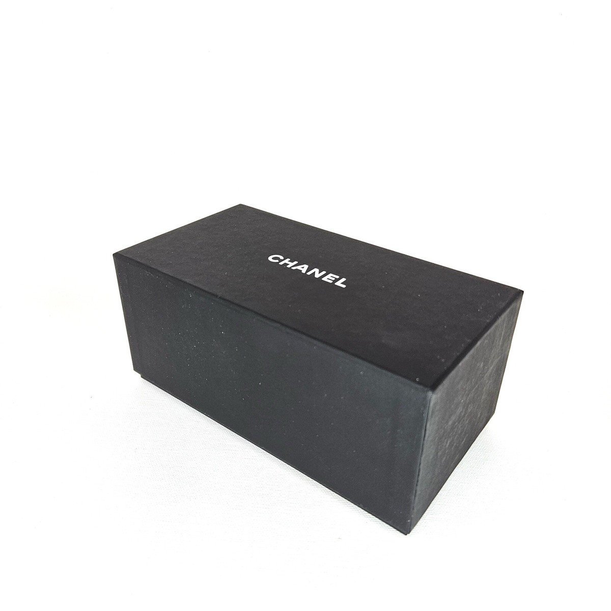 CHANEL vintage quilted sunglasses hard box black CHANEL Black Leather Quilted Sunglasses Case – ReturnStyle main image 2