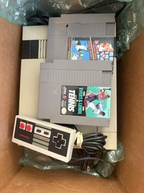 Nintendo NES-001 Console Bundle with Mario/Duck Hunt And Top Player&rsquo;s Tennis