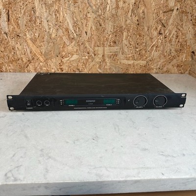 Shure U-820 professionelles kabelloses Zweikanalmikrofonsystem nur Empfänger