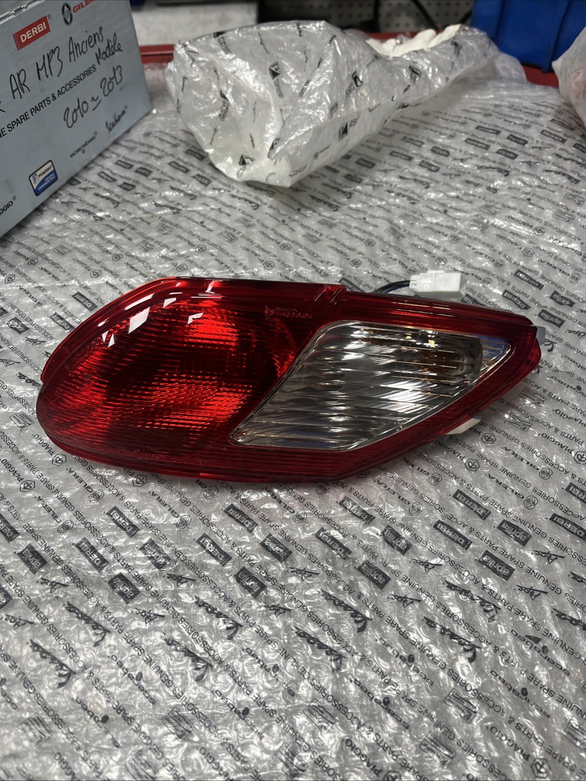 Feu clignotant arrière droit Piaggio MP3 642167 optique scooter 3 roues
