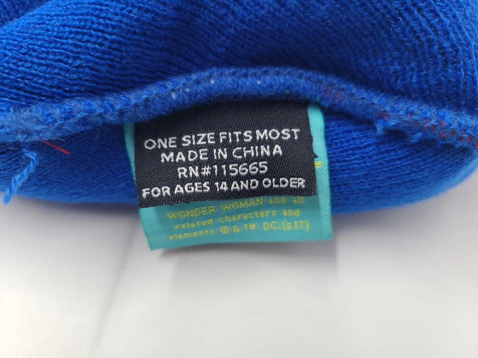 女性神奇女侠DC漫画Pom Beanie冬季针织帽袜超级英雄 — 第 3/4 张图片