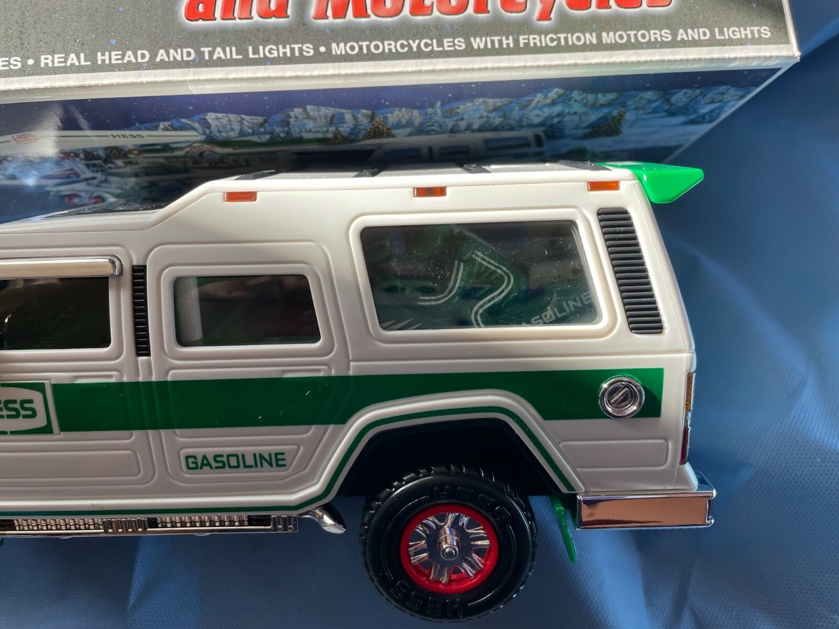 【レア】一点モノ　HESS アメリカントイ　車　おもちゃ　2個セット レア】一点モノ HESS アメリカントイ 車 おもちゃ 2個セット