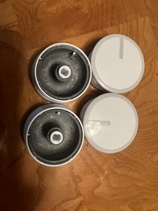 Used WHIRLPOOL RANGE OVEN KNOBS (SET OF 4) White