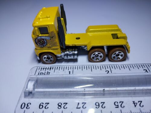 Hot Wheels 1981 Semi Truck Dirt Track Builder Vintage Yellow Rig