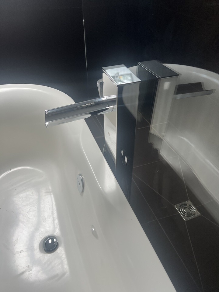 Victoria & Albert ‘Monaco’ Double Ended Bath, Waterfall Tap/Shower Hose