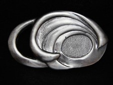 OI17123 VINTAGE 1970s  ABSTRACT ARTWORK  FASHION PEWTER BELT BUCKLE