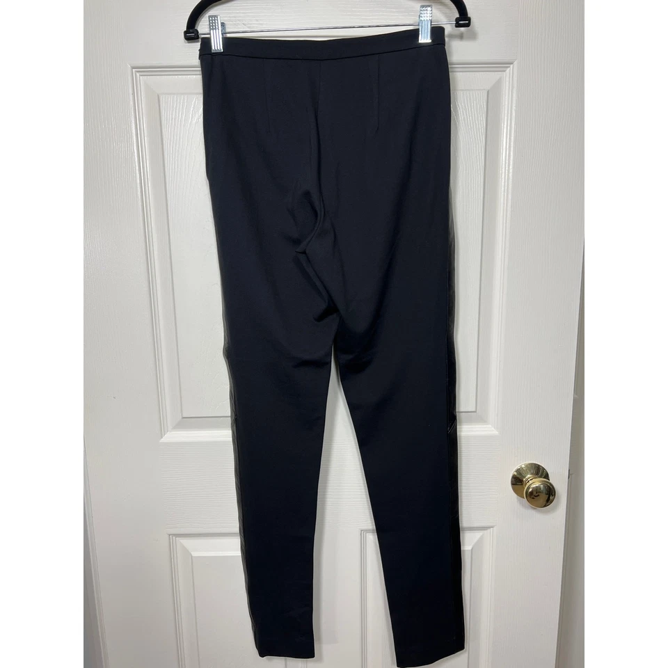 Pantalones de vestir Magaschoni negros ajustados laterales imitación cuero panel a rayas 4 pequeños Foto 4 de 4