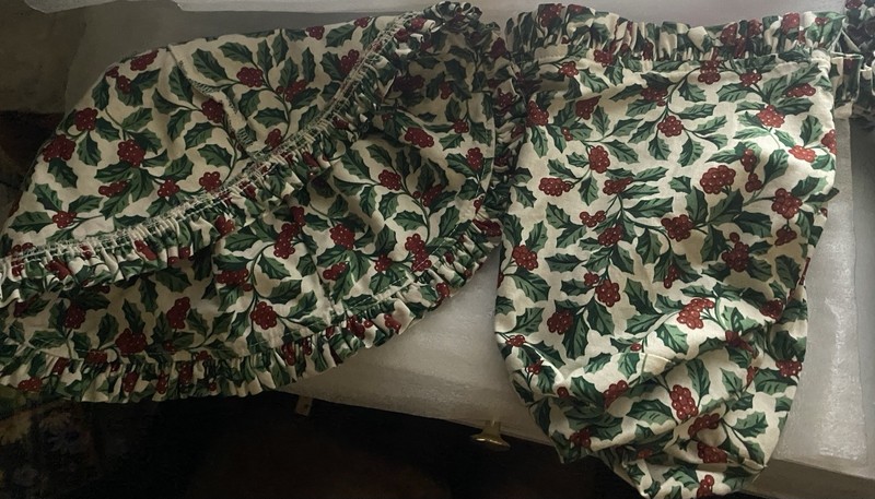 Longaberger 8 Liners Christmas Themed And One Elastic Garter 