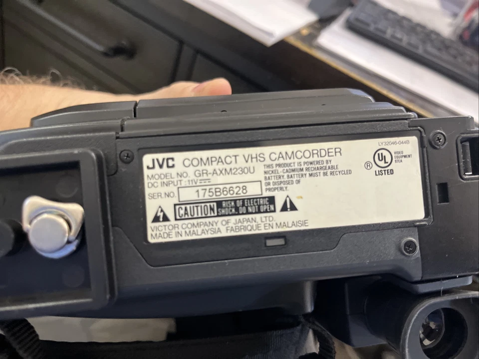 JVC Compact VHS Camcorder GR-AXM230U - Image 2 of 3
