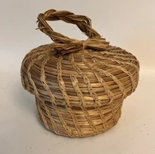Vintage 3” Tall/Round Small Papago Woven Basket With Lid; Excellent Condition.