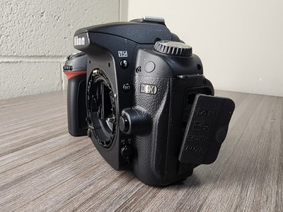 Nikon D90 Digital SLR Camera - Black (Body Only) - parts or repair