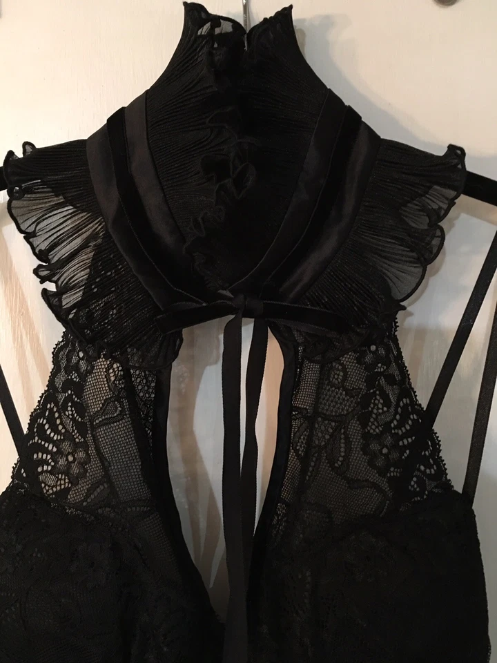 PRECIOSO VESTIDO DE NOCHE 100% SEDA CUELLO ALTO DRAMÁTICO TERCIOPELO CORBATA OJO DE CERRADURA TALLA S Foto 3 de 4