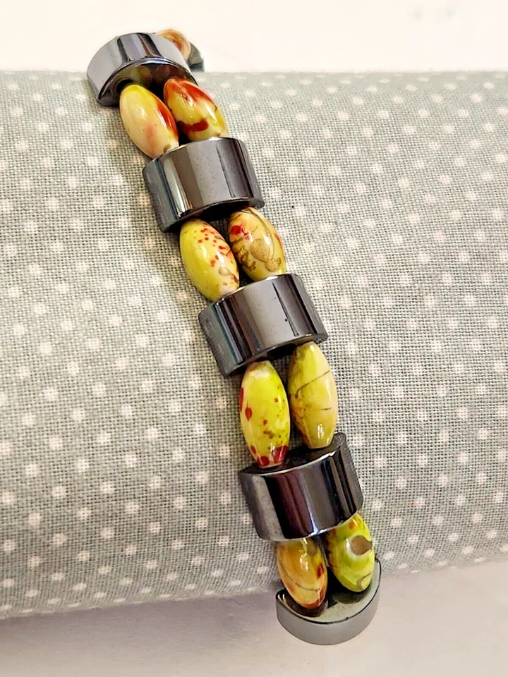 Brazalete elástico con cuentas de vidrio artístico de hematita y remolino rojo verde negro belleza asiática Foto 2 de 4