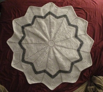 Handmade White & Gray Crochet Lap Blanket Ripple 12-Point Star Afghan 37''