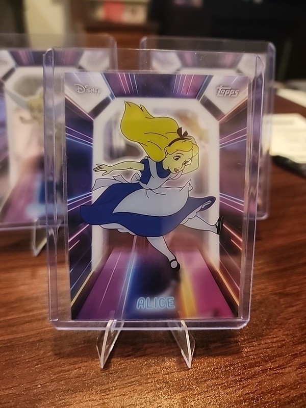 Topps 2026 Disney Neon Alice SSP Neon Lights/Acetate NPL-1