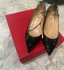 Valentino patent leather shoes - Size 38 kitten heal 