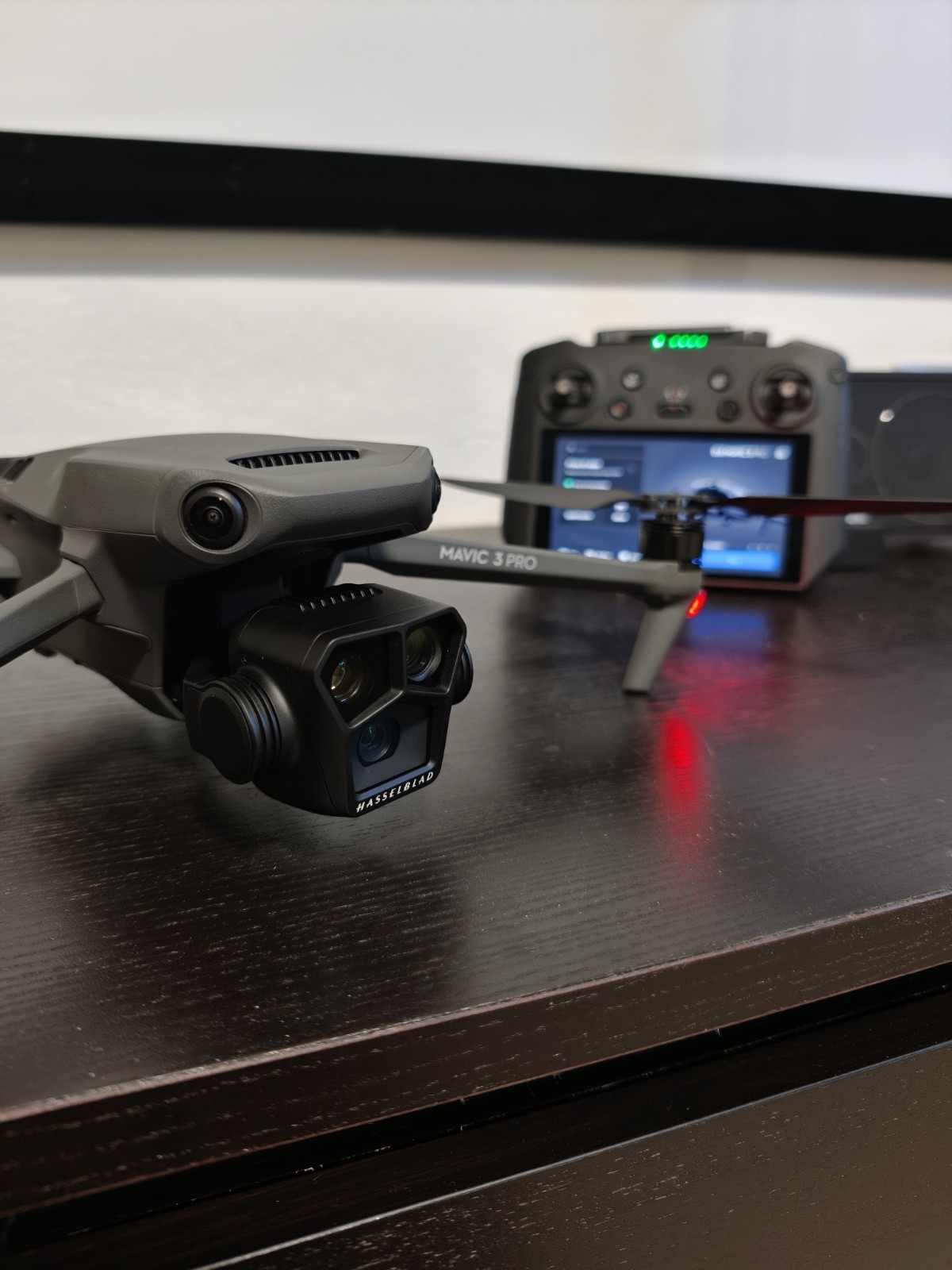 DJI Mavic 3 Pro Fly More Combo con Telecomando RC Pro