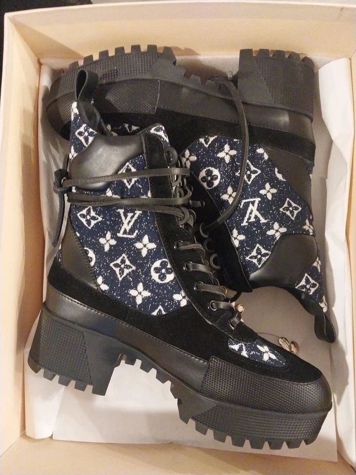 Botas de combate Louis Vuitton para mujer con monograma laureado del desierto talla 38 Foto 3 de 4