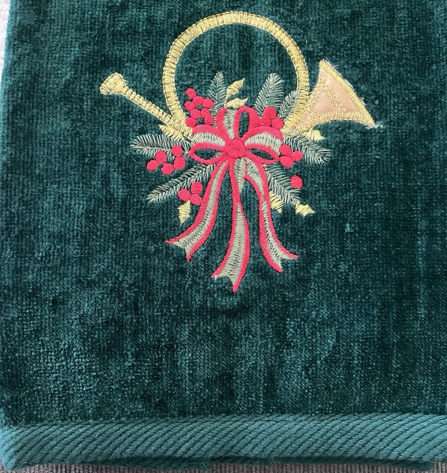 Винтажное вышитое трубчатое темно-зеленое рождественское полотенце для рук сделано в США - Изображение 3 из 4