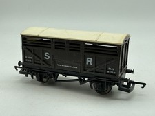 B5106 Hornby Brown SR Livestock Wagon OO Gauge Play Worn Used Condition