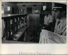 1971 Press Photo The Seaway Patrol monitor closed circuit TV in the lobby