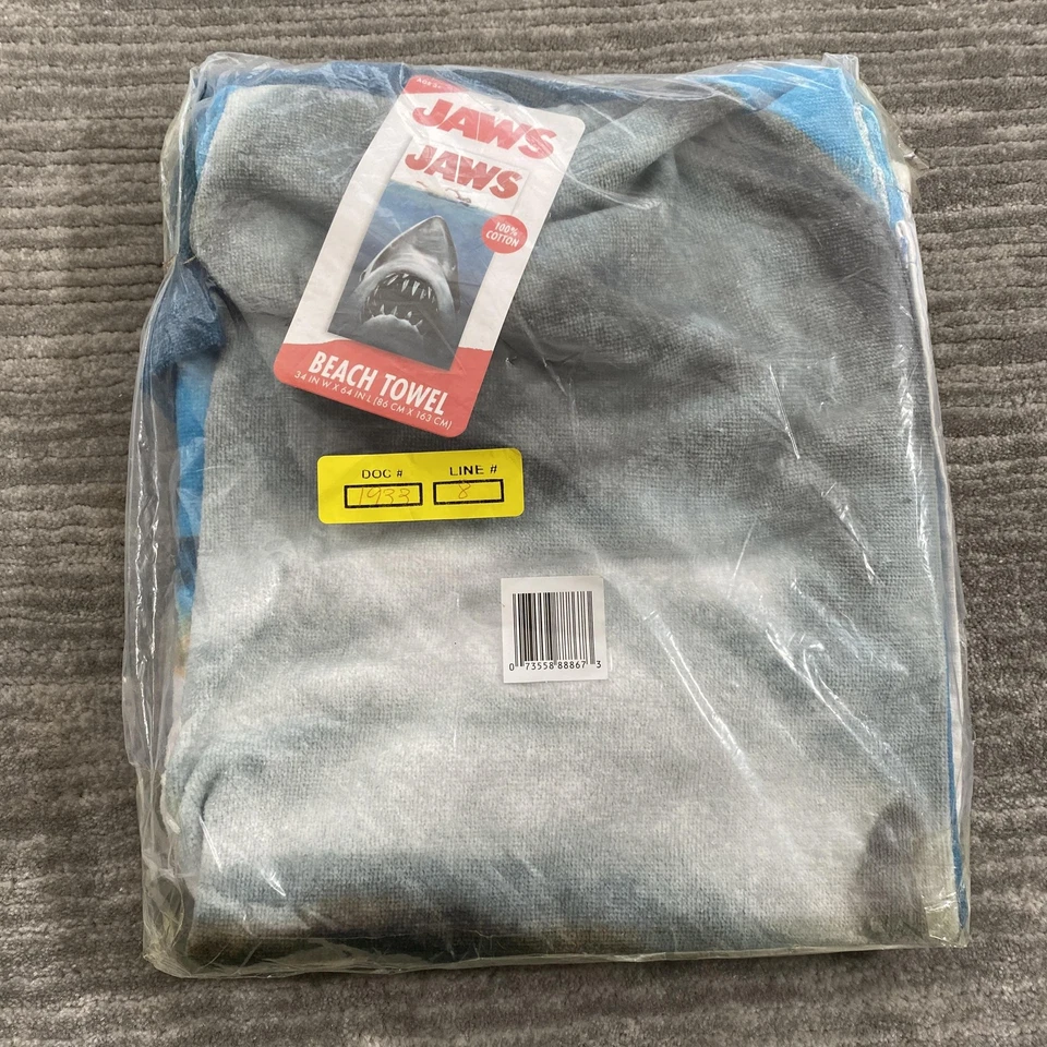 Toalla de playa Jaws 34x64 gráfico de tiburón 100 % algodón logotipo de película nueva sellada en bolsa Foto 2 de 4